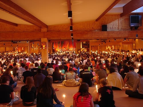 Versoehnungskirche die Kirche mit Gottesdienst Nacht der Lichte Taize