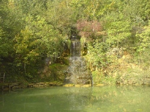 Quelle Tal der Stille Source St Etienne Taize